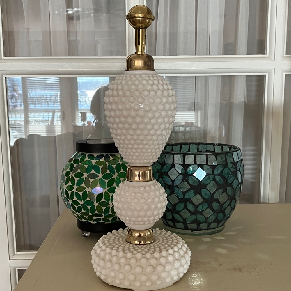 Hobnail Base Originally For Scale. Beautiful Display Piece - Picture 8 of 9